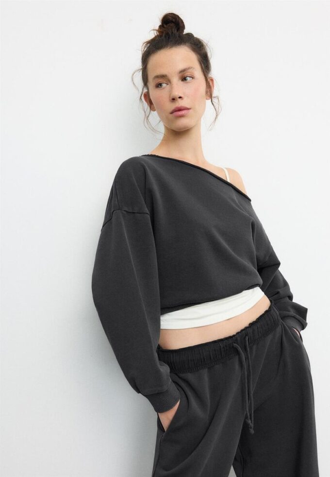Sudadera corta con efecto lavado Sudadera corta con efecto lavado