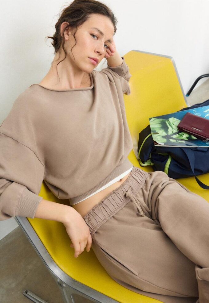 Sudadera corta con efecto lavado Sudadera corta con efecto lavado