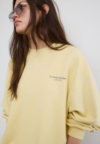 Sudadera de manga larga con cuello redondo y texto
