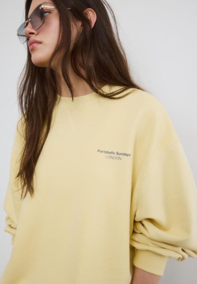 Sudadera de manga larga con cuello redondo y texto Sudadera de manga larga con cuello redondo y texto