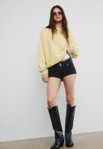 Sudadera de manga larga con cuello redondo y texto