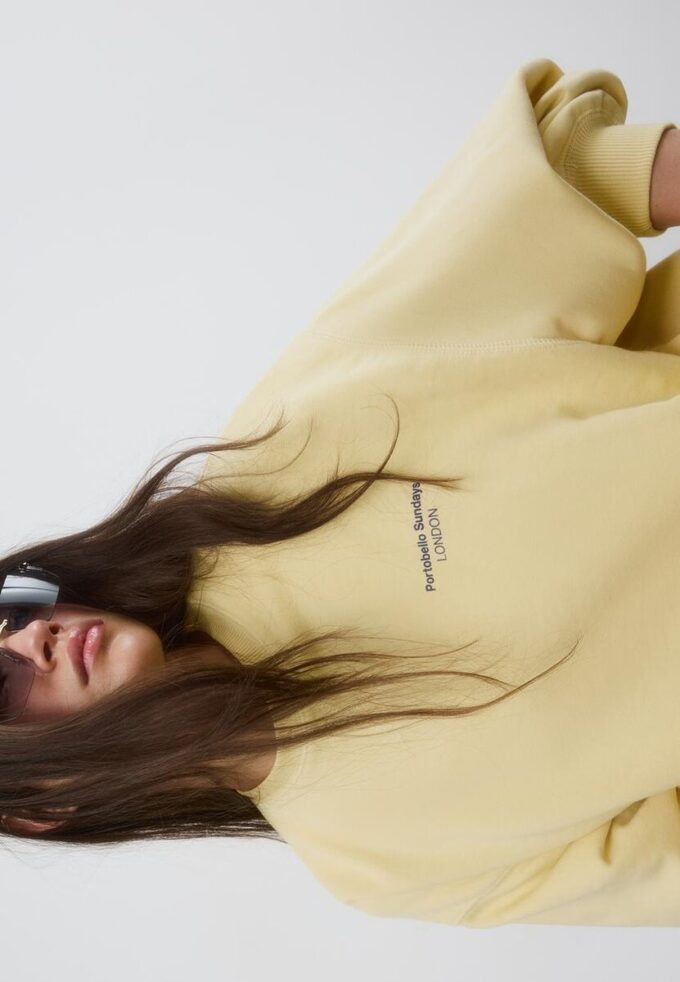 Sudadera de manga larga con cuello redondo y texto Sudadera de manga larga con cuello redondo y texto