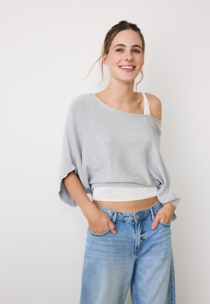 Suéter de punto con cuello barco y superposición Suéter de punto con cuello barco y superposición