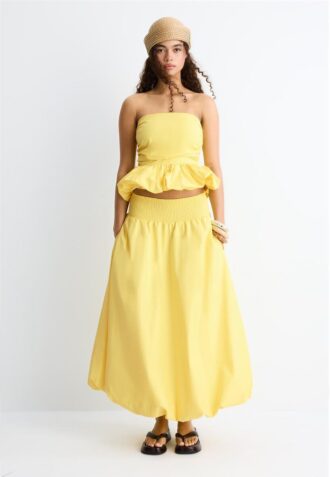 Top bustier con volantes