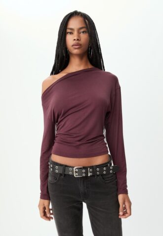 Top con cuello asimétrico