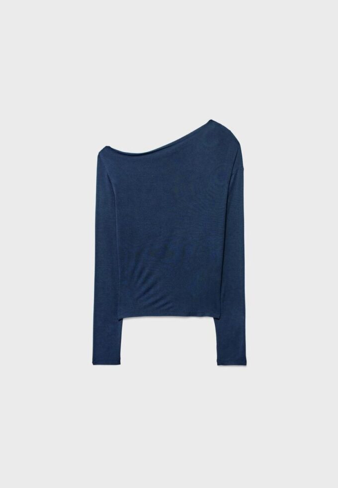 Top con cuello asimétrico