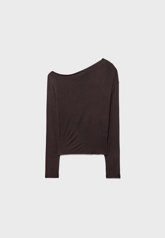 Top con cuello asimétrico