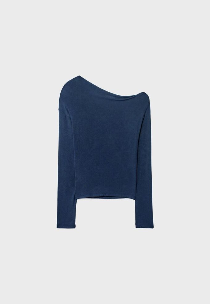 Top con cuello asimétrico