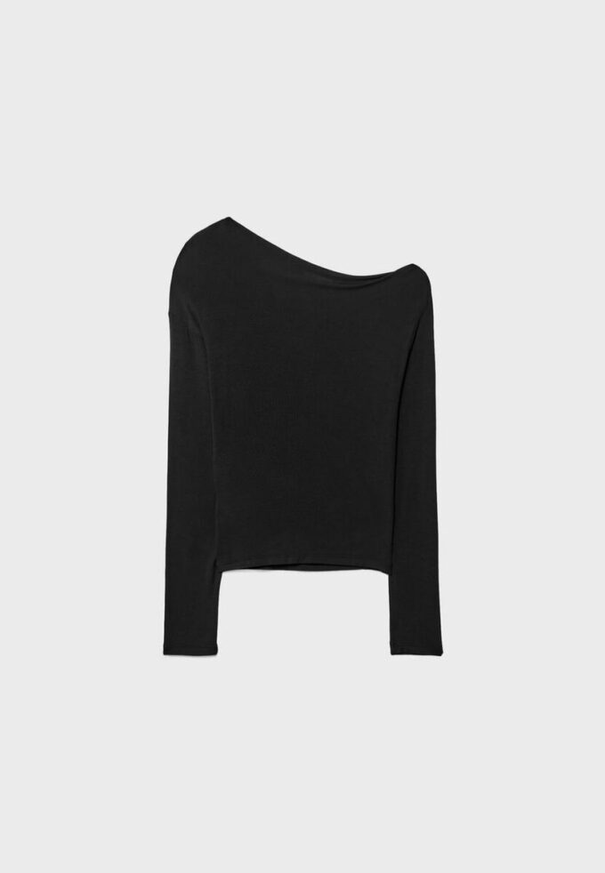 Top con cuello asimétrico