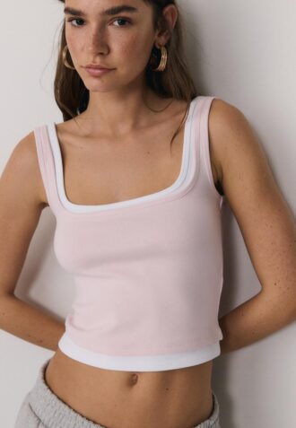 Top con cuello cuadrado y efecto de dos piezas