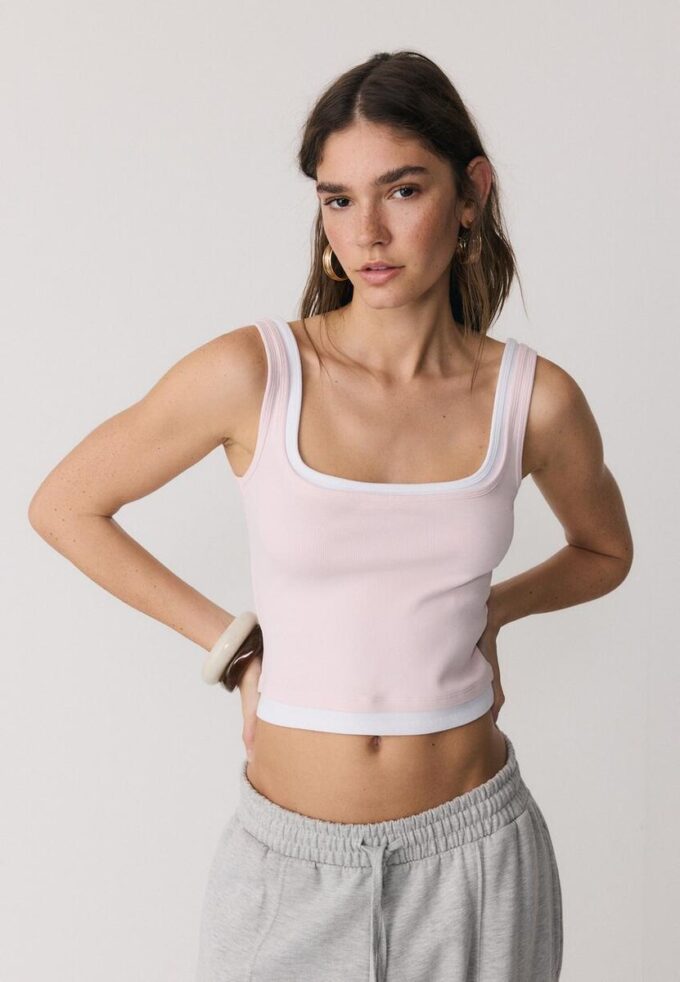 Top con cuello cuadrado y efecto de dos piezas Top con cuello cuadrado y efecto de dos piezas