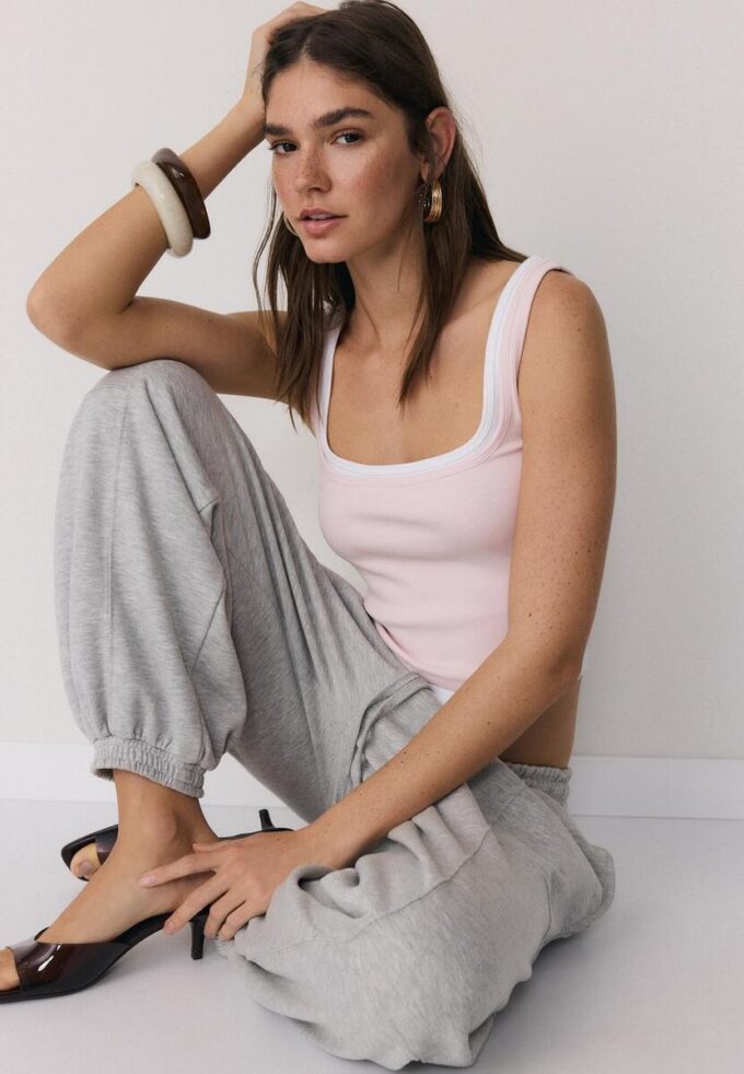 Top con cuello cuadrado y efecto de dos piezas Top con cuello cuadrado y efecto de dos piezas