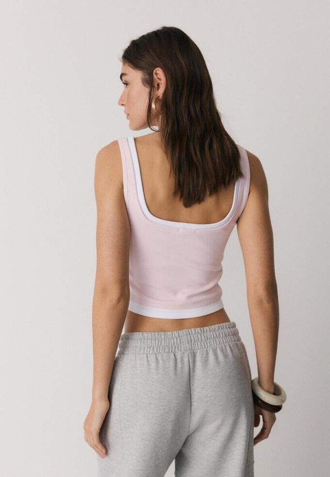 Top con cuello cuadrado y efecto de dos piezas Top con cuello cuadrado y efecto de dos piezas