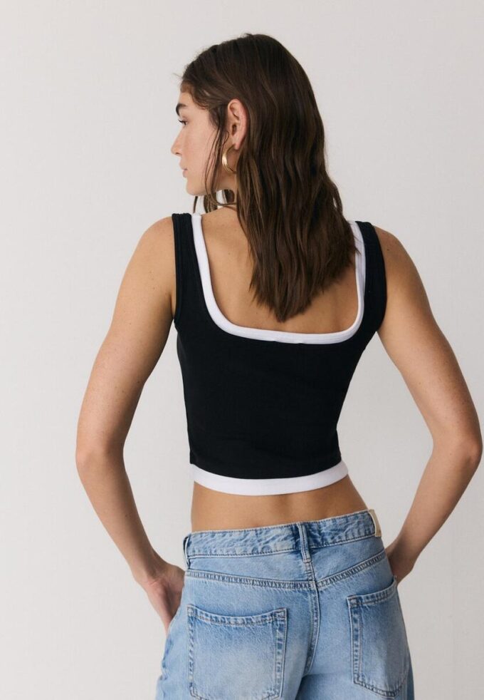 Top con cuello cuadrado y efecto de dos piezas Top con cuello cuadrado y efecto de dos piezas