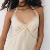 Top con cuello halter y ribete de encaje Top con cuello halter y ribete de encaje