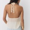 Top con cuello halter y ribete de encaje Top con cuello halter y ribete de encaje