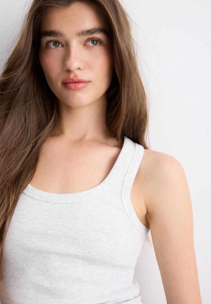 Top de algodón con espalda nadadora y canalé