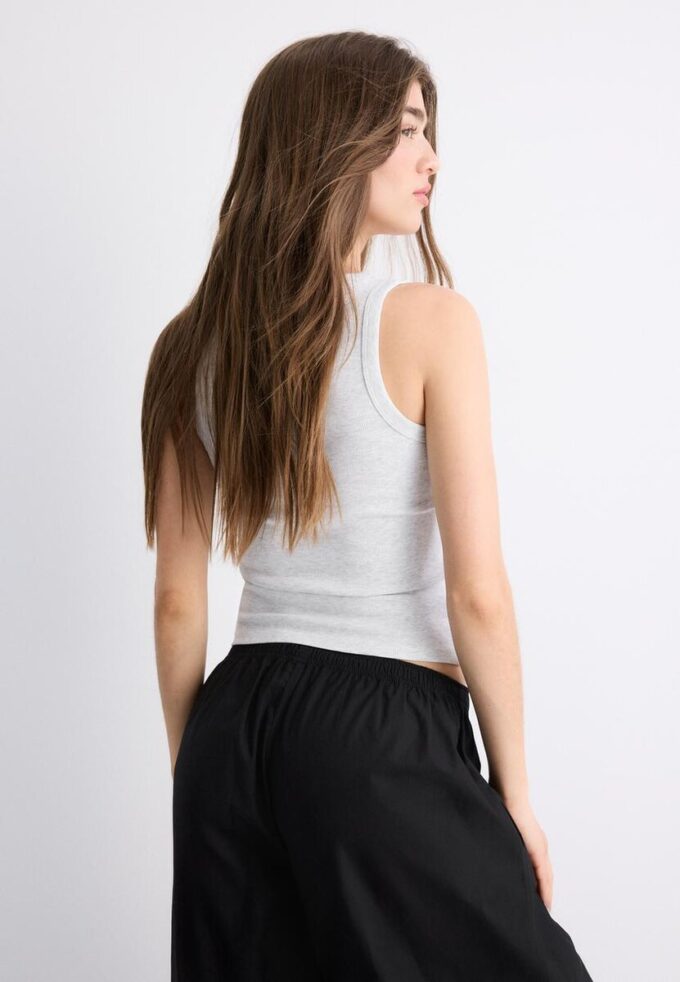 Top de algodón con espalda nadadora y canalé