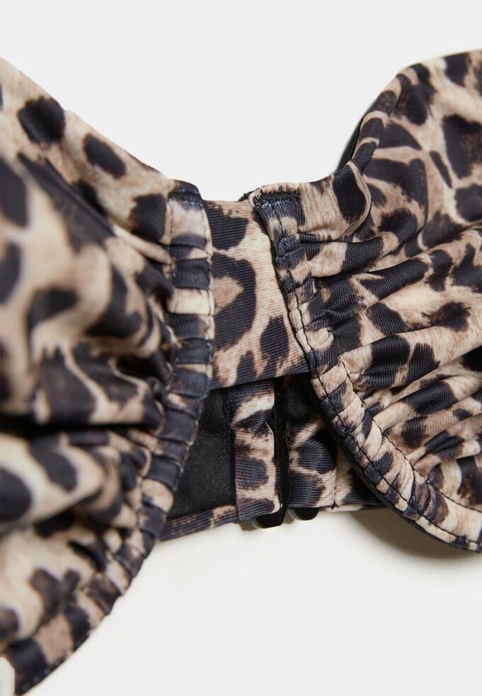 Top de bikini balconette con estampado animal Top de bikini balconette con estampado animal