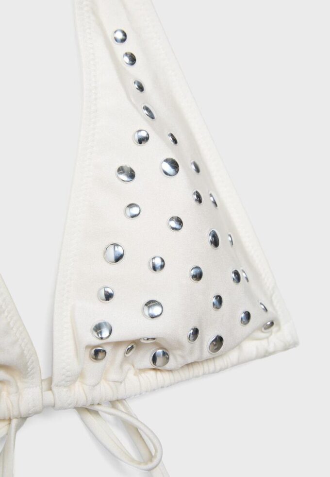 Top de bikini grande con tachuelas Top de bikini grande con tachuelas