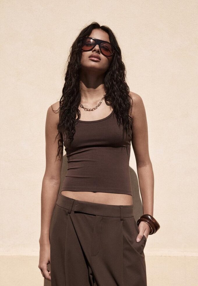 Top de punto con cuello halter Top de punto con cuello halter