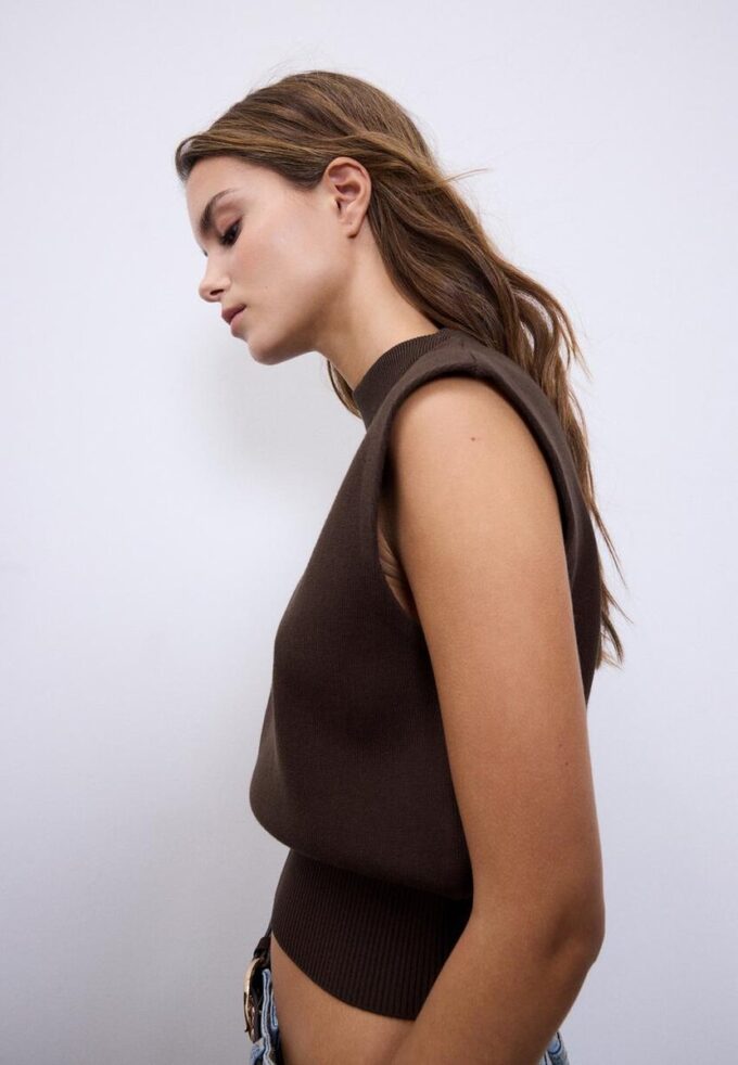 Top de punto con cuello redondo