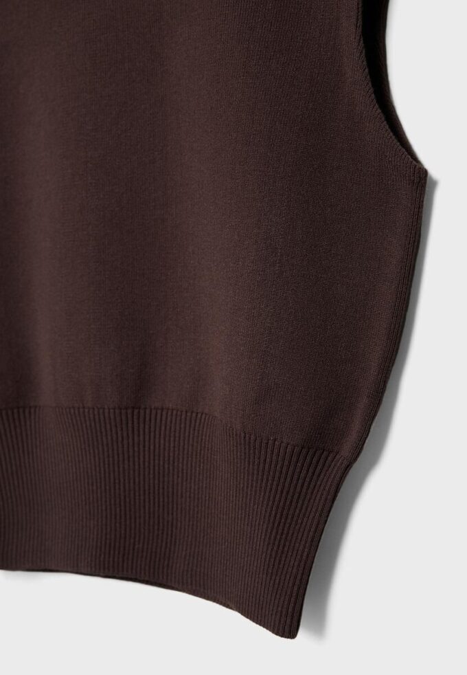 Top de punto con cuello redondo
