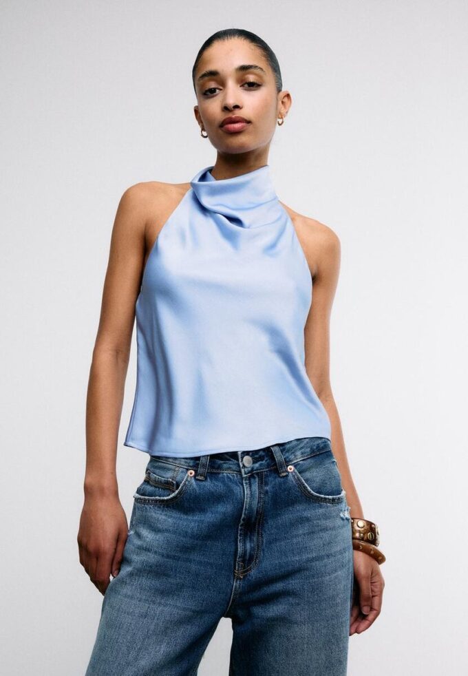 Top halter con efecto satinado Top halter con efecto satinado