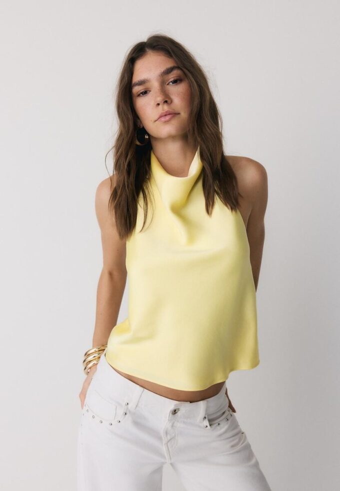 Top halter con efecto satinado Top halter con efecto satinado