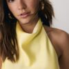 Top halter con efecto satinado Top halter con efecto satinado
