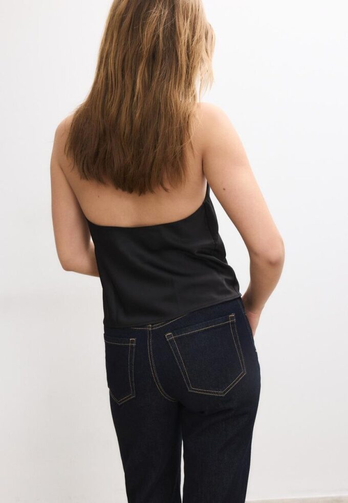 Top halter con efecto satinado Top halter con efecto satinado