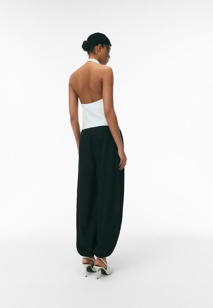 Top halter con efecto satinado Top halter con efecto satinado