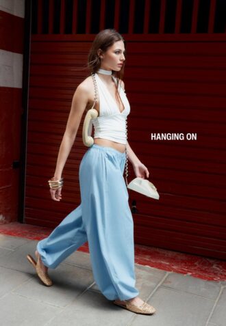 Top halter con lazo fruncido en el cuello