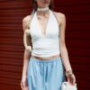 Top halter con lazo fruncido en el cuello Top halter con lazo fruncido en el cuello