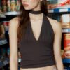 Top halter con lazo fruncido en el cuello Top halter con lazo fruncido en el cuello