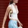Top halter con lazo fruncido en el cuello Top halter con lazo fruncido en el cuello