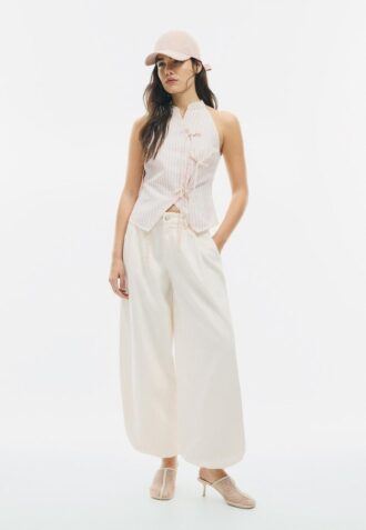 Top halter con nudo y efecto arrugado