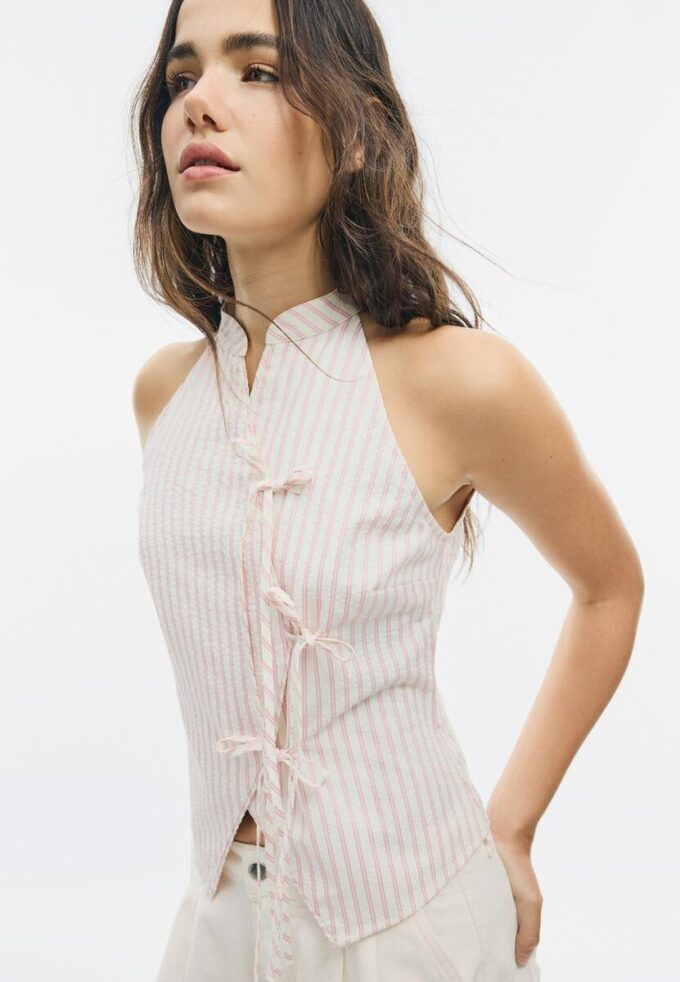 Top halter con nudo y efecto arrugado Top halter con nudo y efecto arrugado