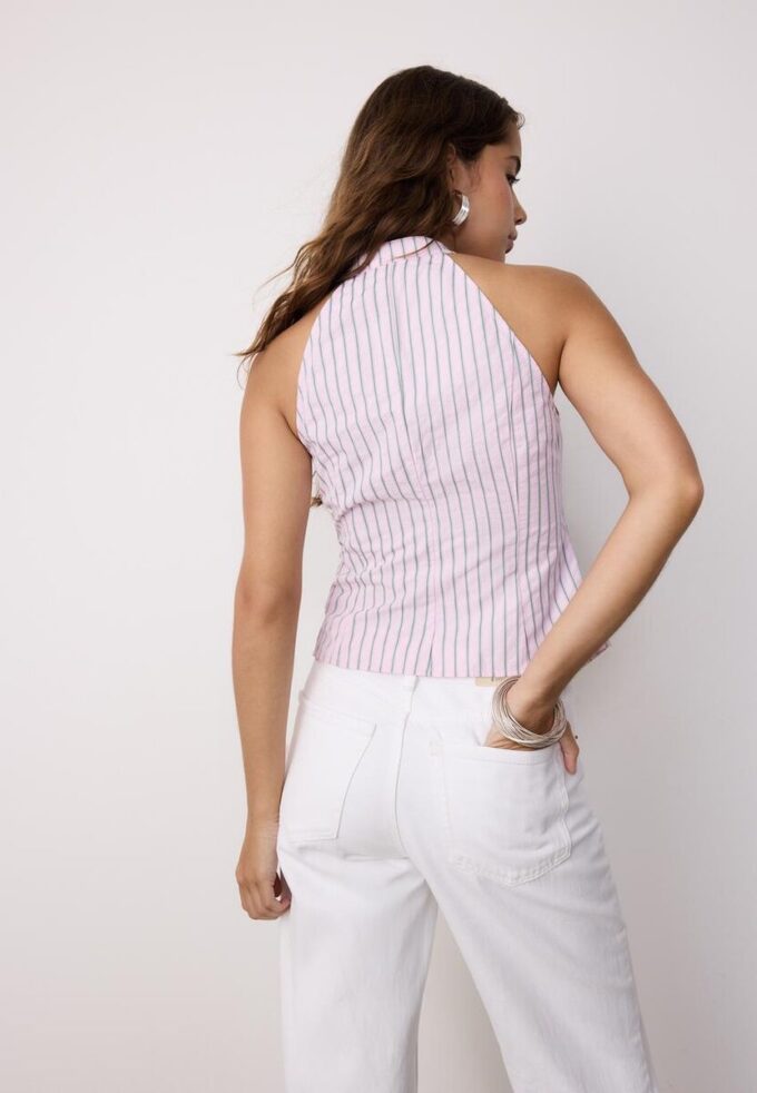 Top halter con nudo y efecto arrugado Top halter con nudo y efecto arrugado