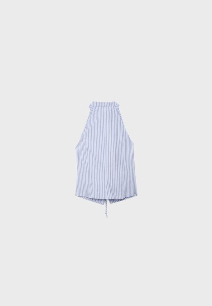 Top halter con nudo y efecto arrugado Top halter con nudo y efecto arrugado