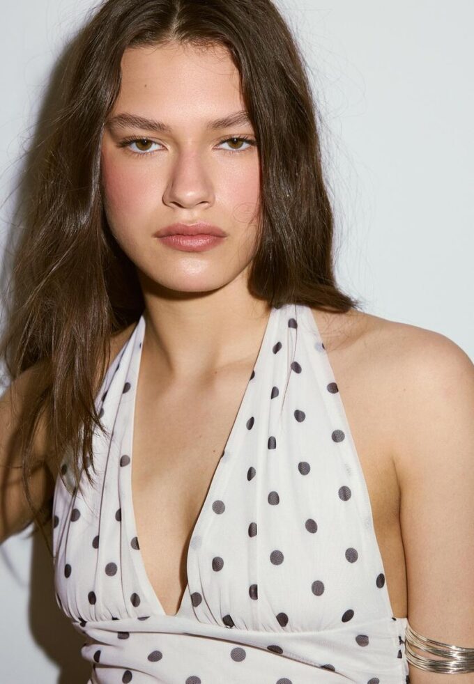 Top halter de malla con lunares Top halter de malla con lunares