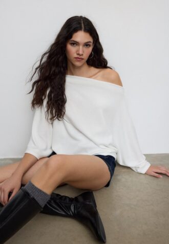 Tops tipo capa con cuello barco