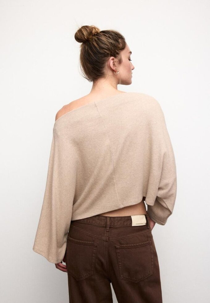 Tops tipo capa con cuello barco Tops tipo capa con cuello barco