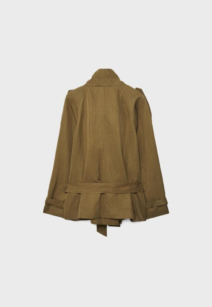 Trench corto de cuello alto Trench corto de cuello alto