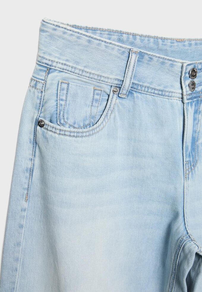 Vaqueros de talle bajo con doble botón Vaqueros de talle bajo con doble botón