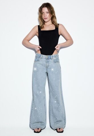 Vaqueros de talle bajo y pierna Wide Leg con pedrería