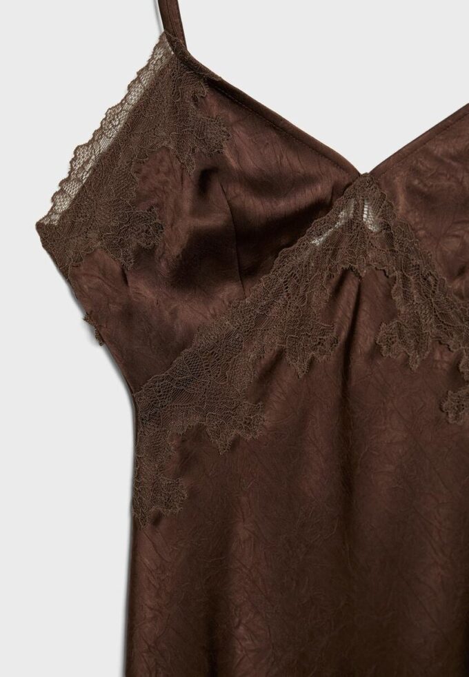 Vestido corto asimétrico de satén Vestido corto asimétrico de satén