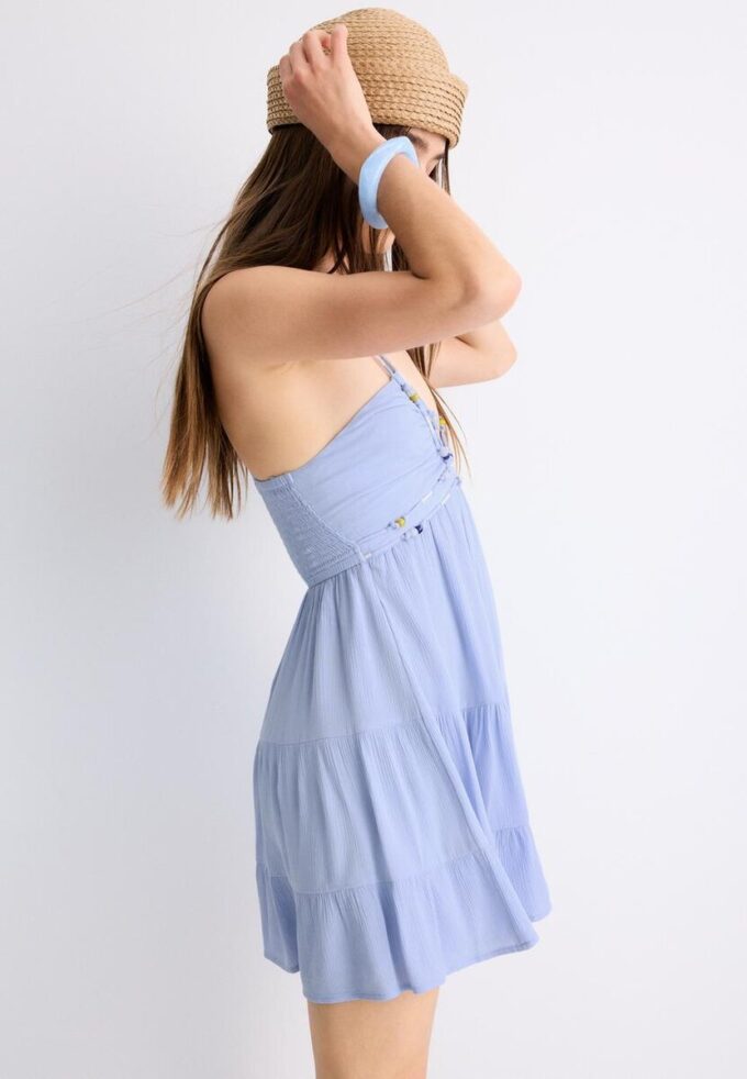 Vestido corto con pedrería