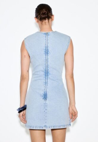 Vestido corto de denim con pedrería