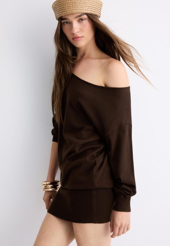 Vestido corto de punto con cuello barco Vestido corto de punto con cuello barco